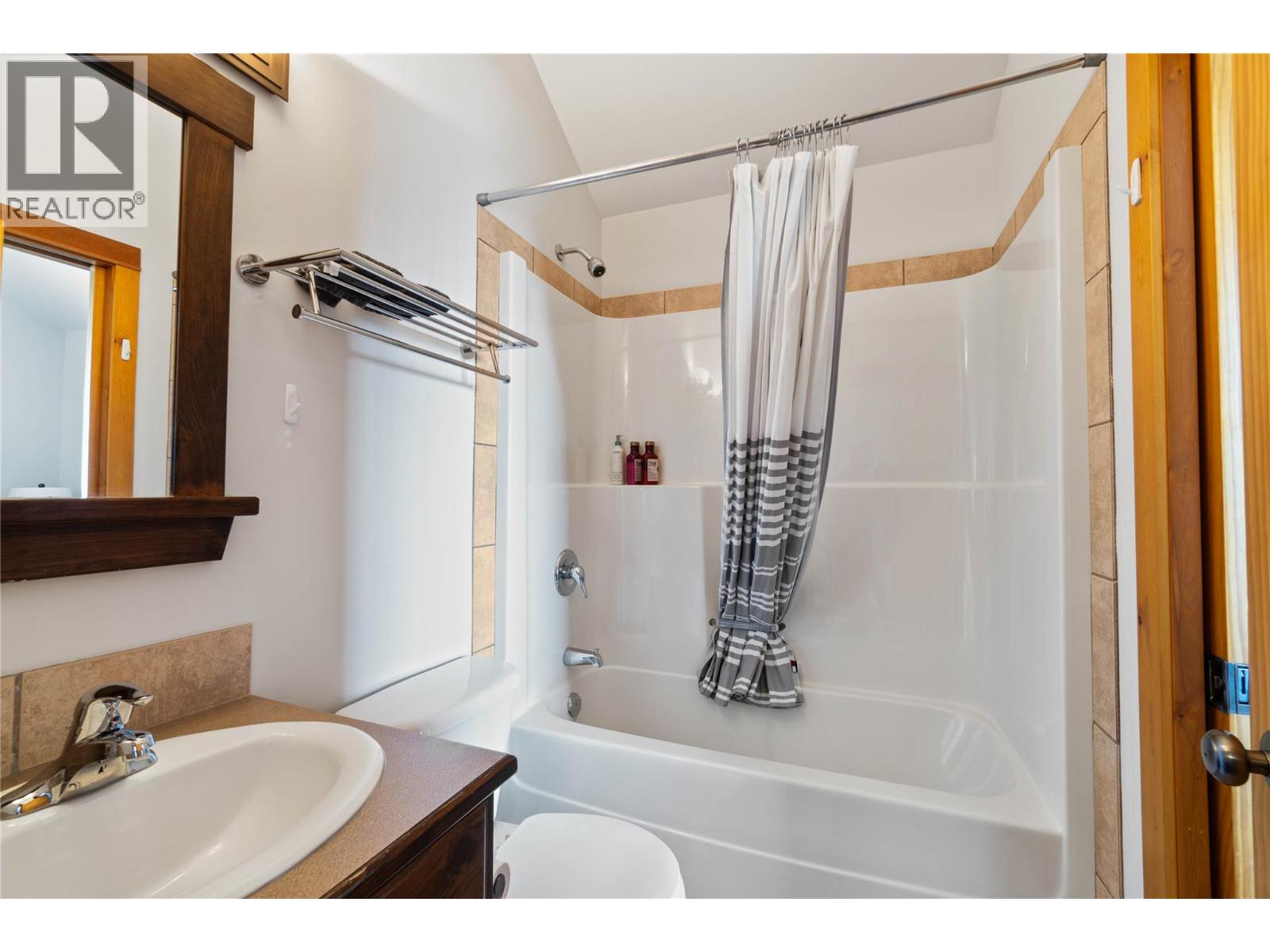 5015 Snowbird Way Unit# 2, Big White