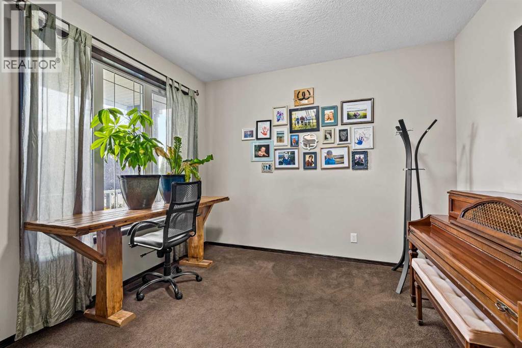 22 West Pointe Manor, Cochrane