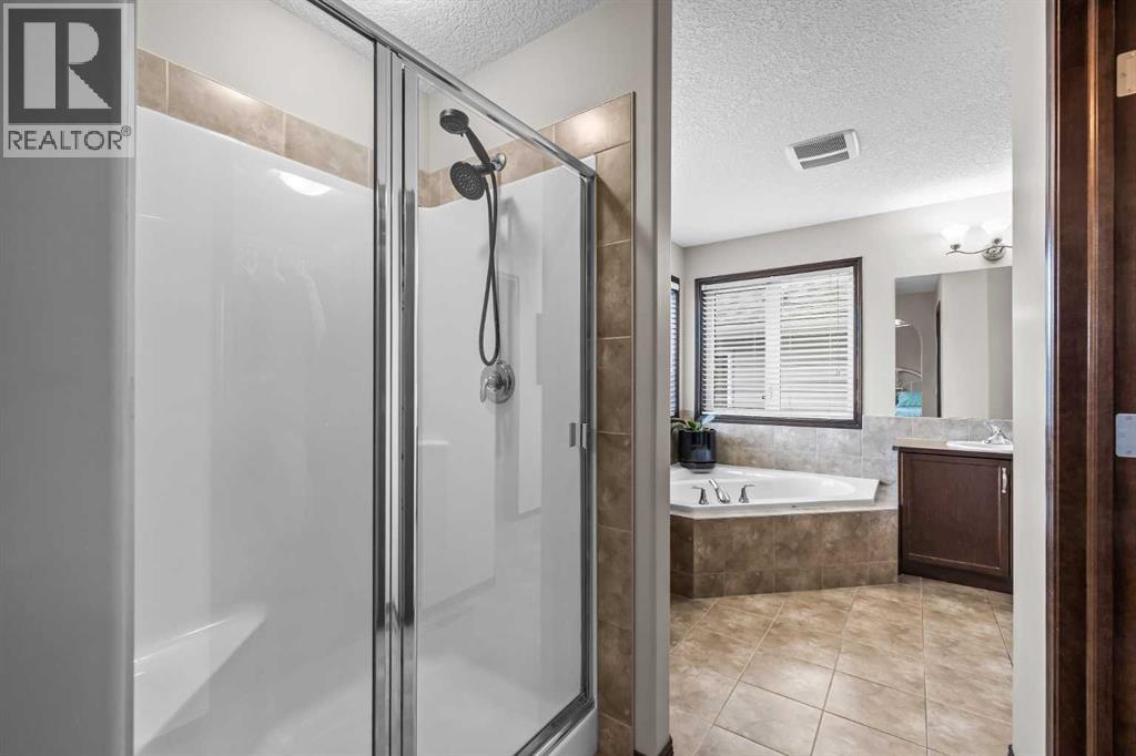22 West Pointe Manor, Cochrane