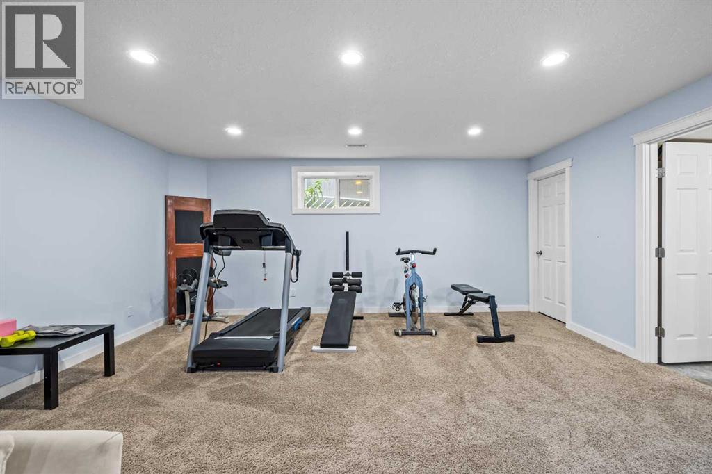 22 West Pointe Manor, Cochrane