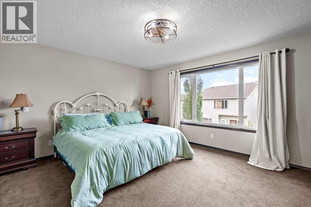22 West Pointe Manor, Cochrane