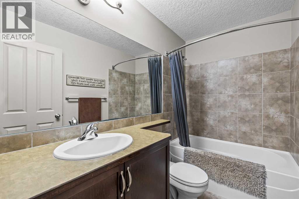 22 West Pointe Manor, Cochrane