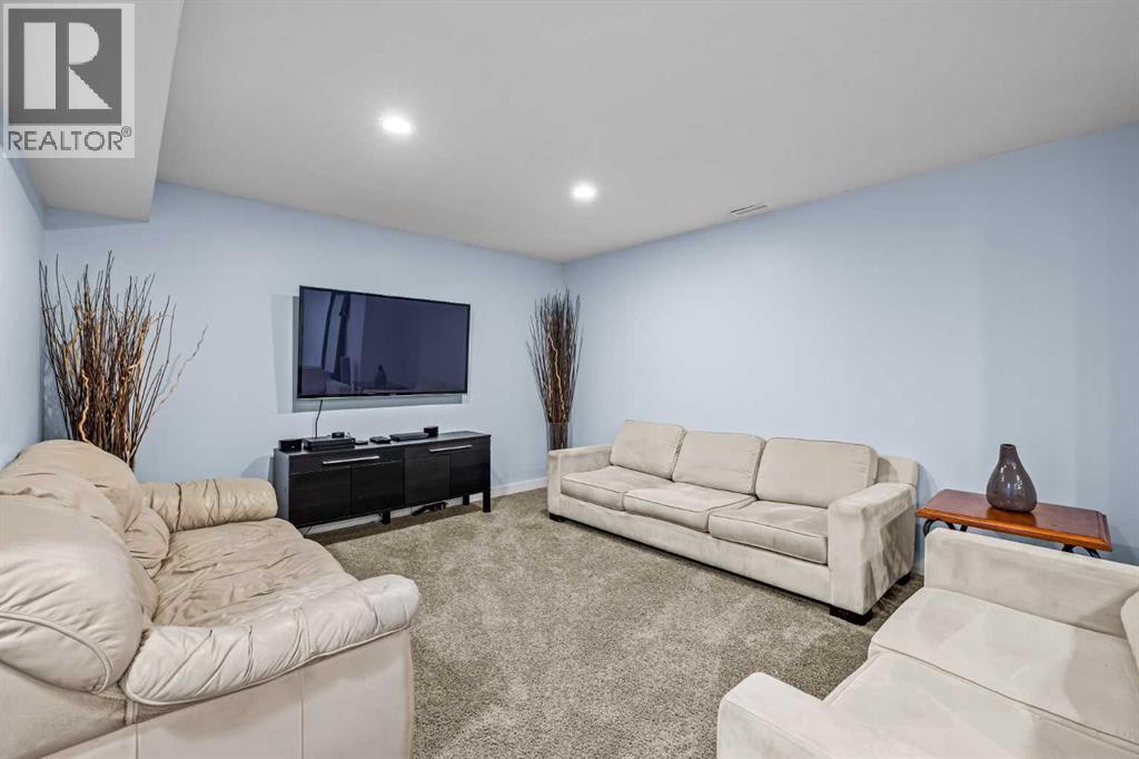 22 West Pointe Manor, Cochrane