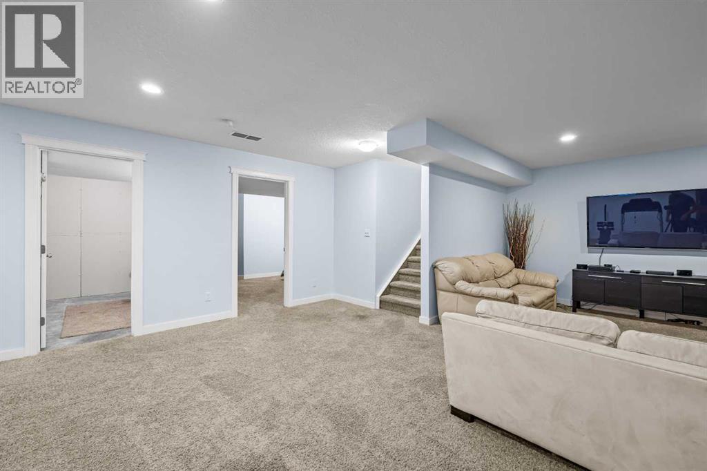 22 West Pointe Manor, Cochrane