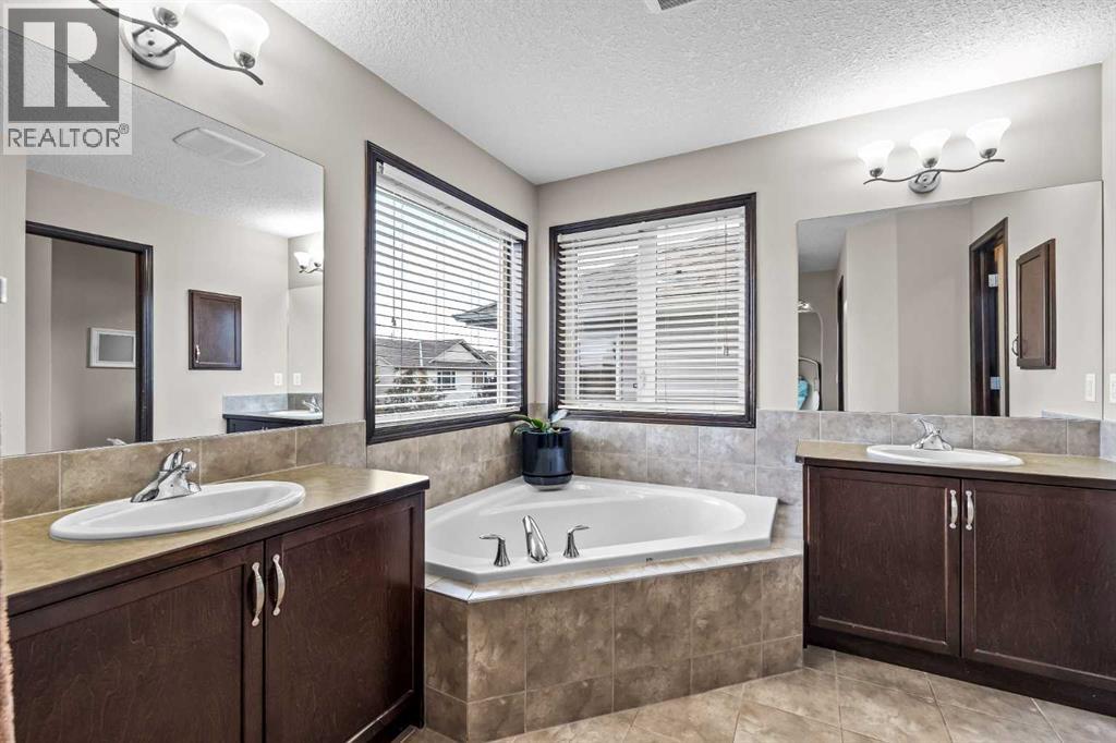 22 West Pointe Manor, Cochrane