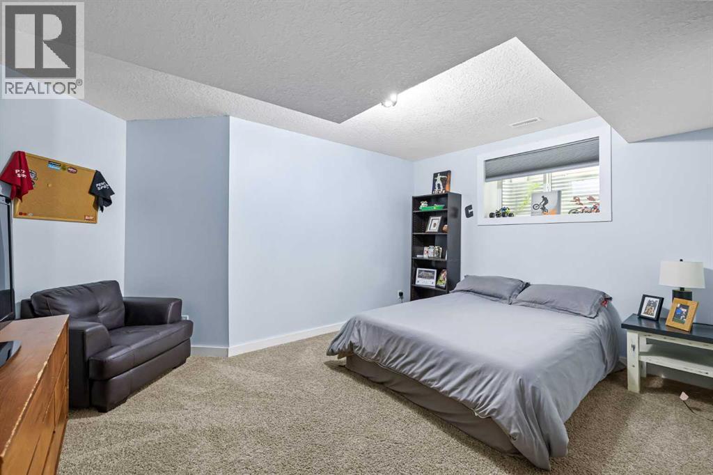 22 West Pointe Manor, Cochrane