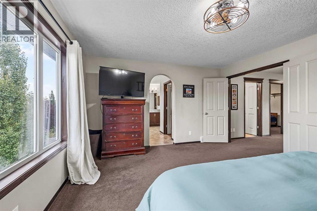 22 West Pointe Manor, Cochrane