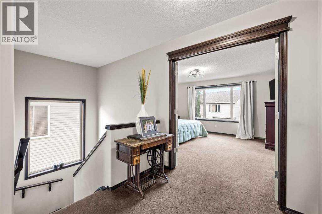 22 West Pointe Manor, Cochrane