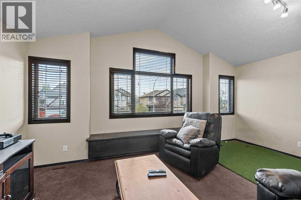 22 West Pointe Manor, Cochrane
