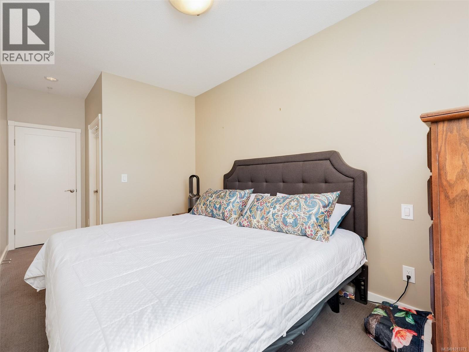 301 611 Brookside Road, Colwood