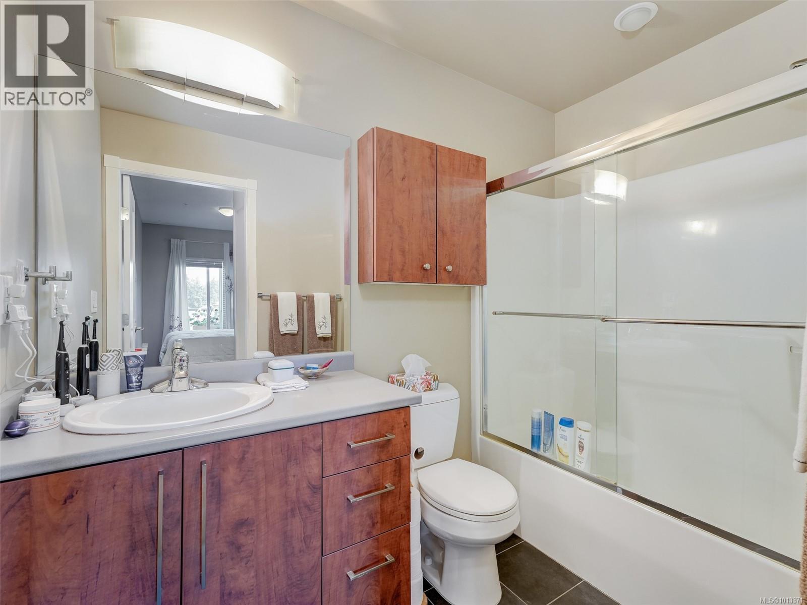 301 611 Brookside Road, Colwood
