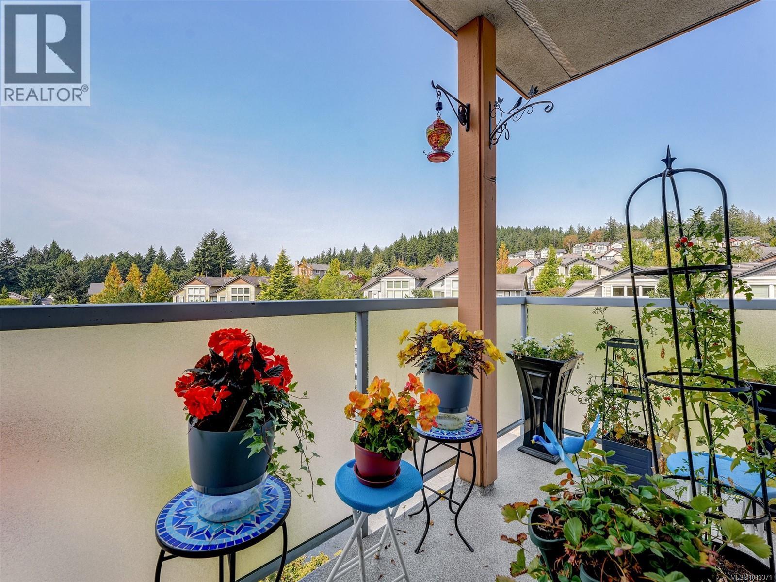 301 611 Brookside Road, Colwood
