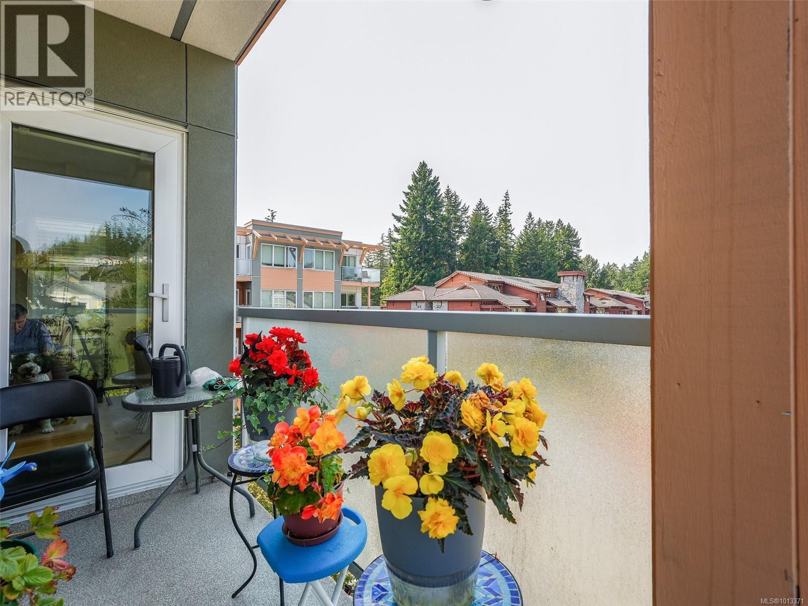 301 611 Brookside Road, Colwood