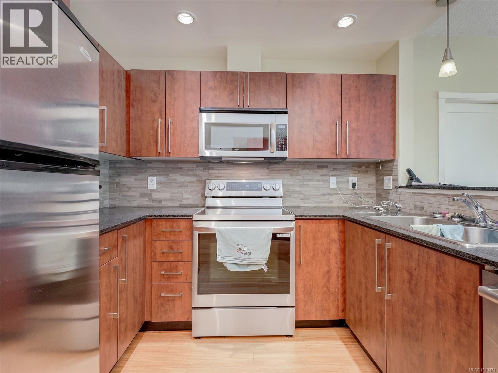 301 611 Brookside Road, Colwood