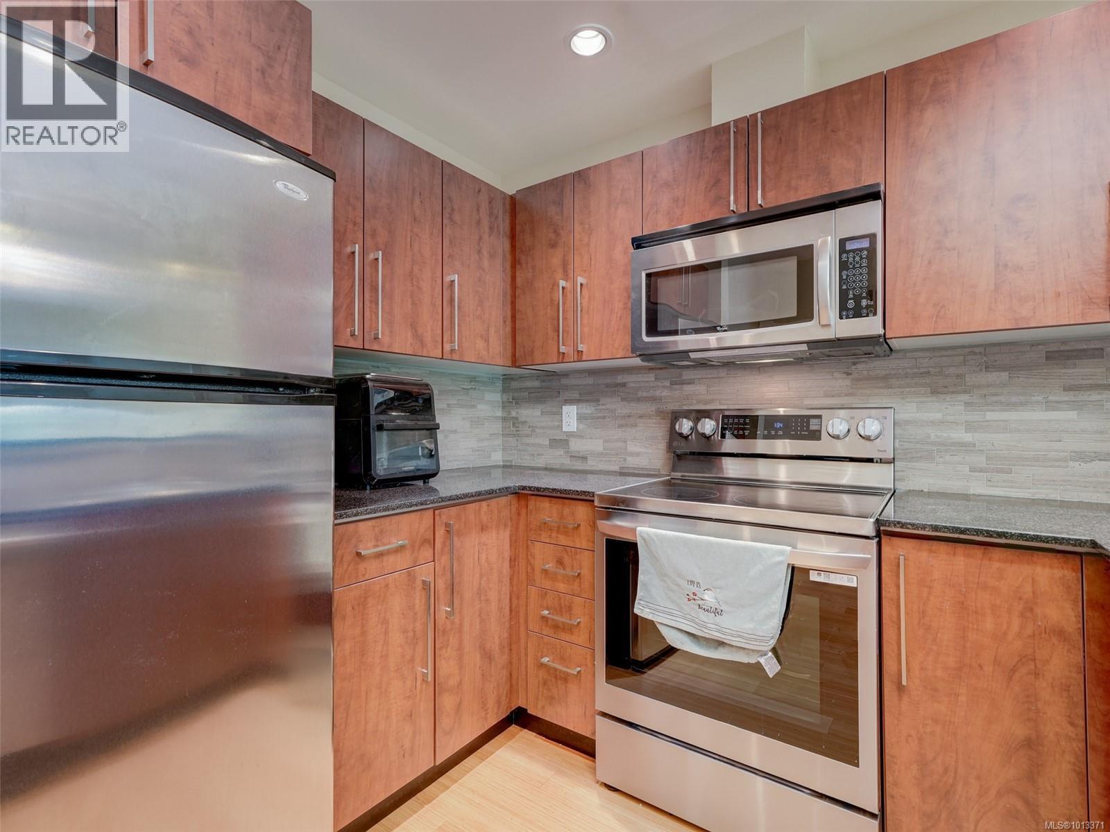 301 611 Brookside Road, Colwood