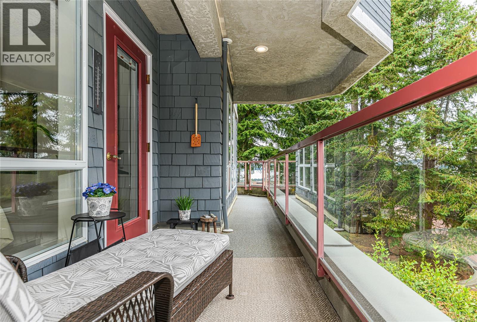 201 940 Boulderwood Rise, Saanich
