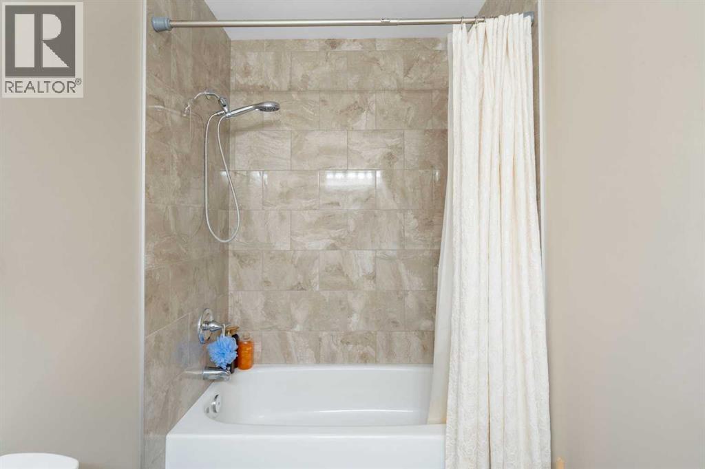 Single Family House for Sale in  Sierra Morena Road SW Signal Hill Calgary 