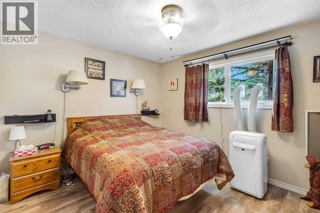 Single Family House Bi-level for Sale in  Doverview Road SE Dover Calgary 