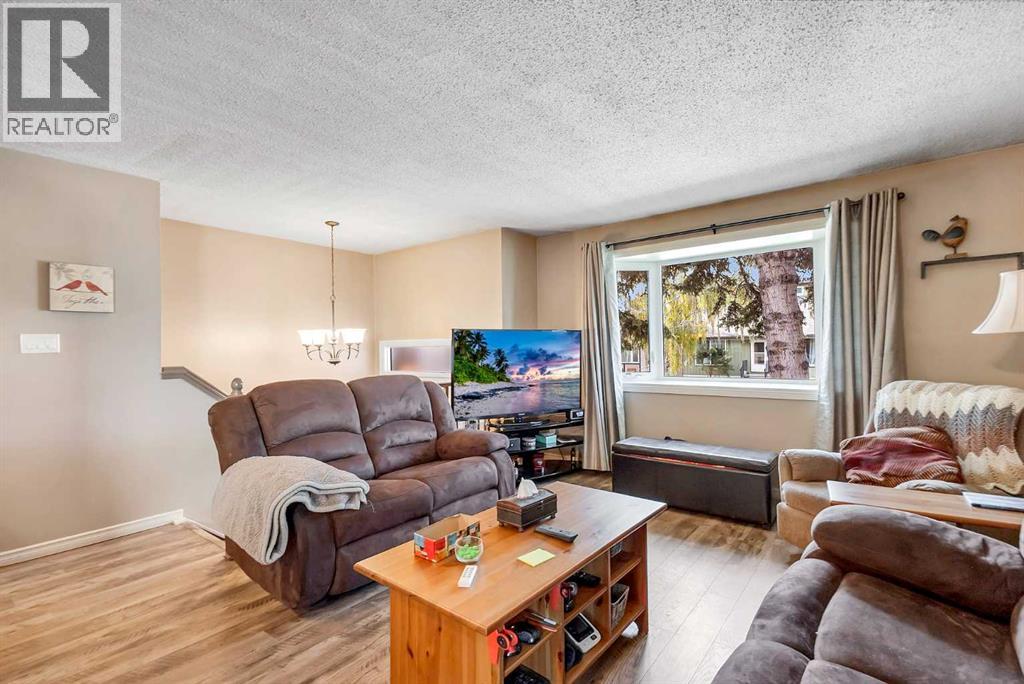 Single Family House Bi-level for Sale in  Doverview Road SE Dover Calgary 