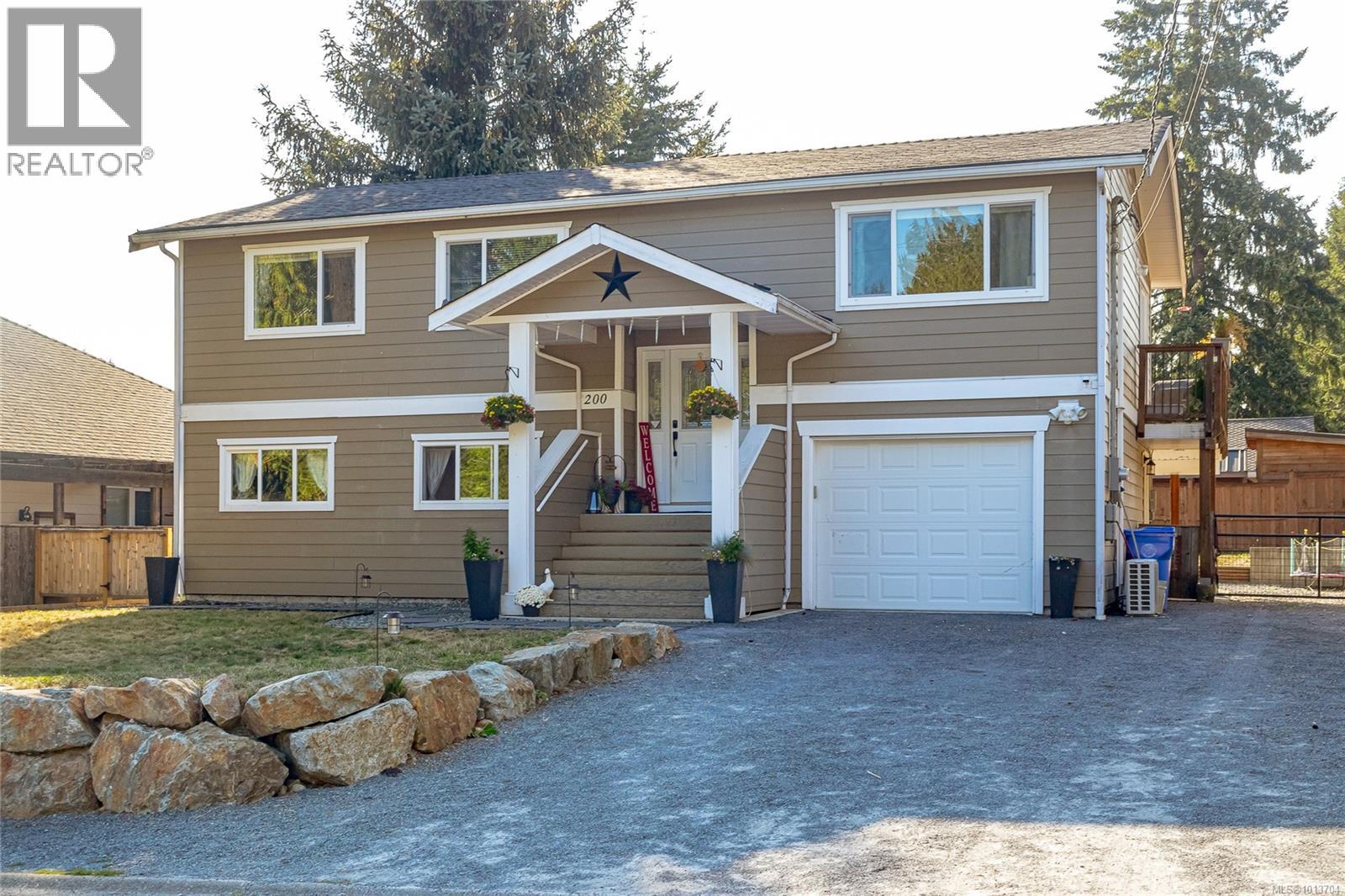 200 Johnson Pl, Lake Cowichan