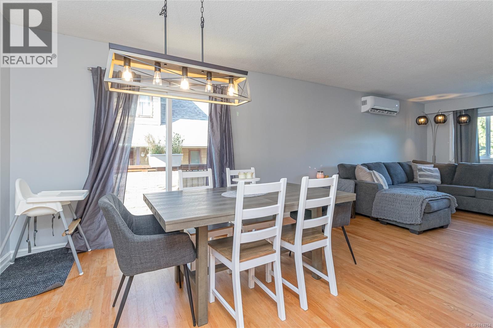 200 Johnson Pl, Lake Cowichan