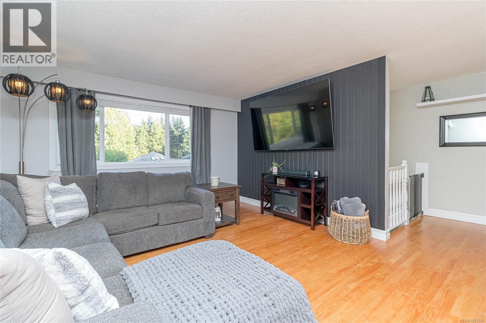 200 Johnson Pl, Lake Cowichan