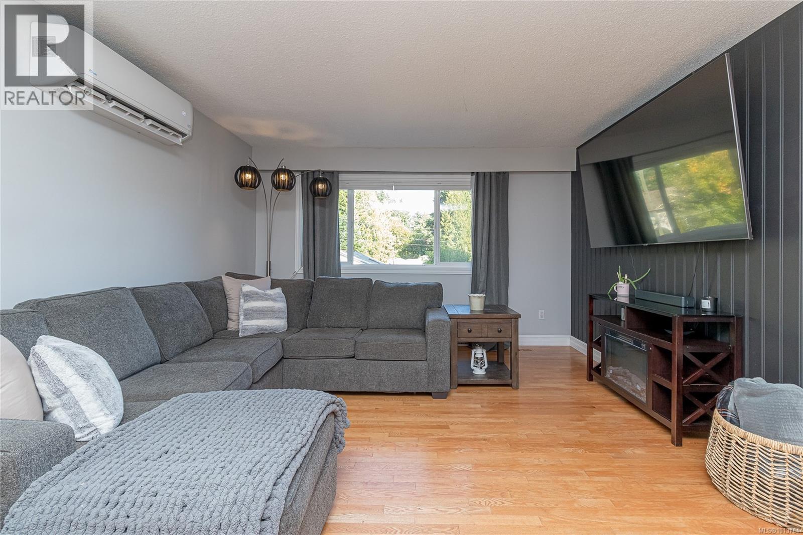 200 Johnson Pl, Lake Cowichan