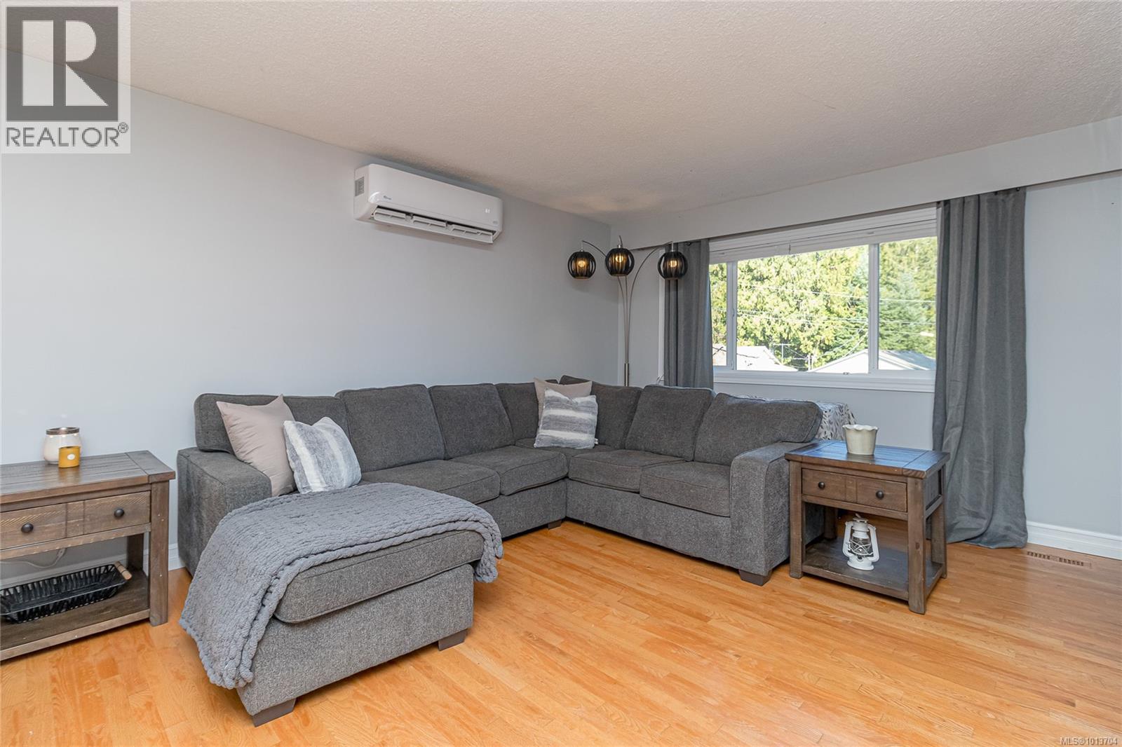 200 Johnson Pl, Lake Cowichan