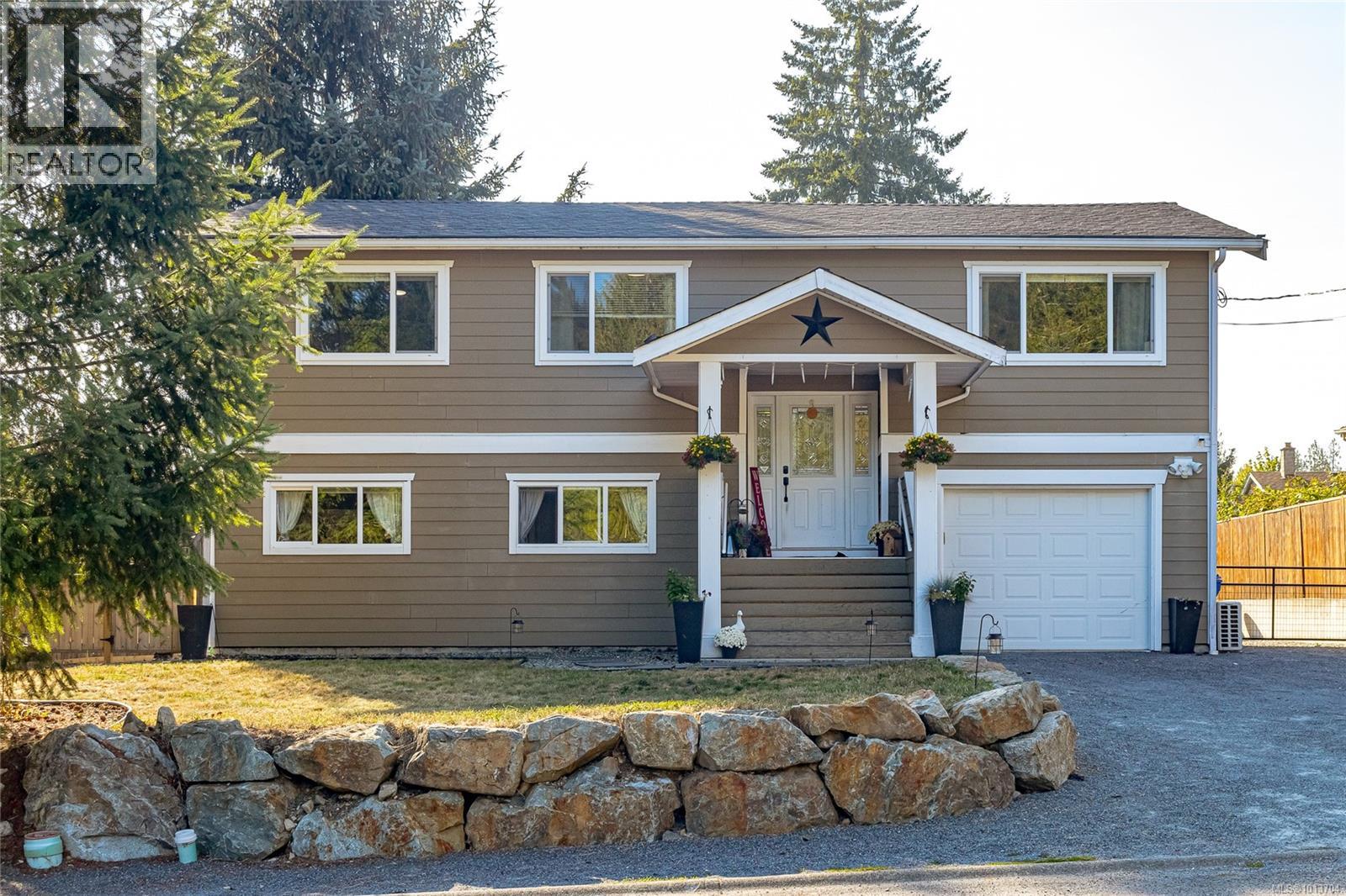 200 Johnson Pl, Lake Cowichan