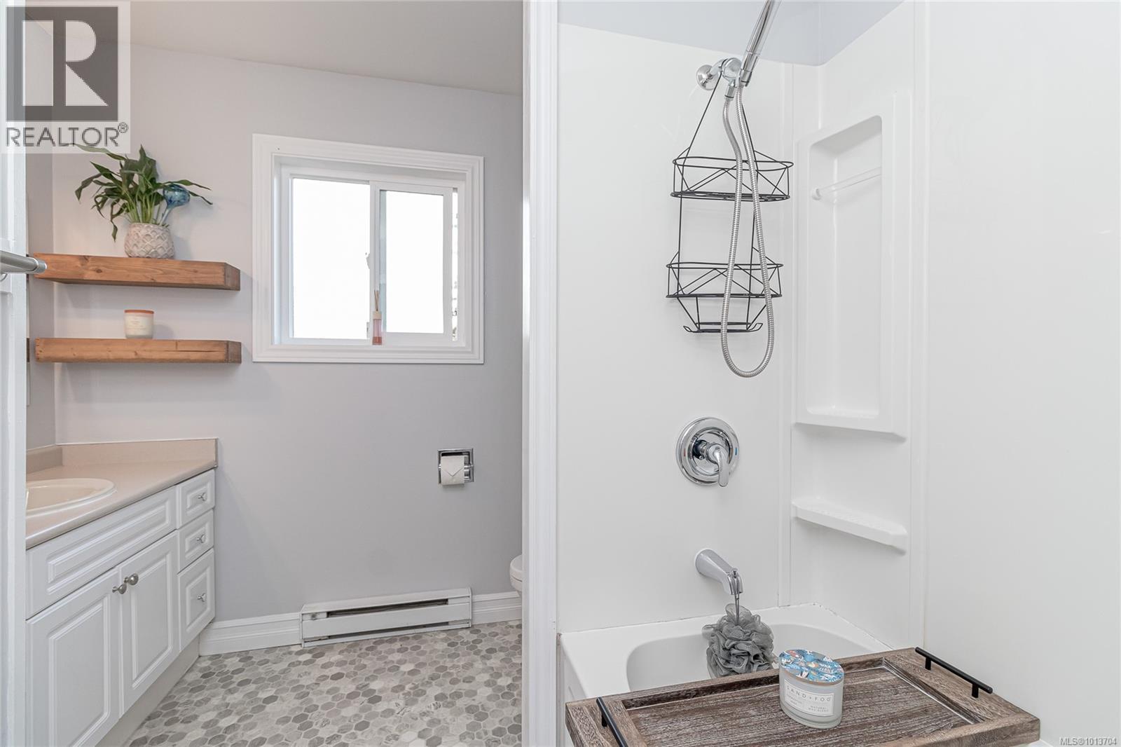 200 Johnson Pl, Lake Cowichan