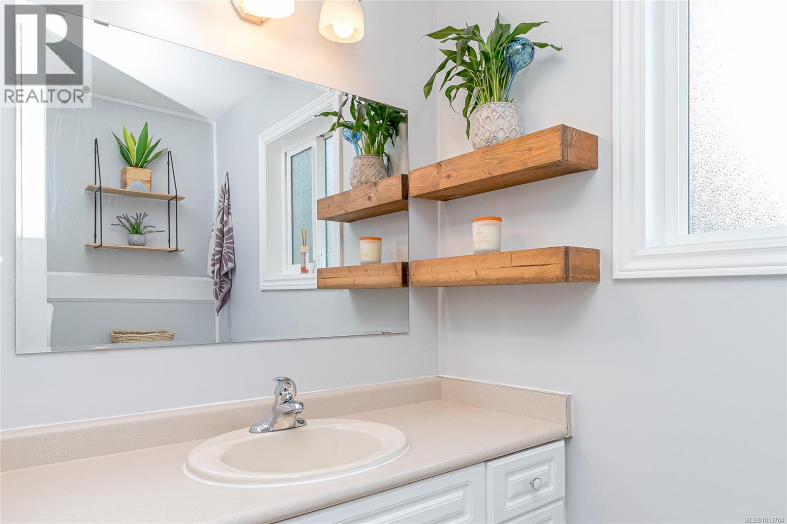 200 Johnson Pl, Lake Cowichan