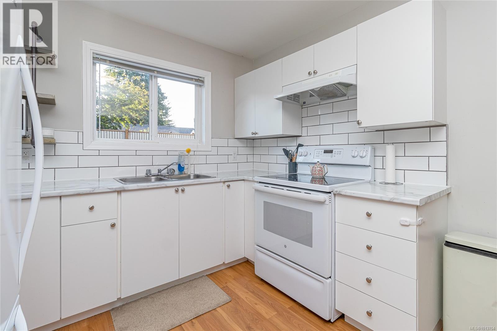 200 Johnson Pl, Lake Cowichan