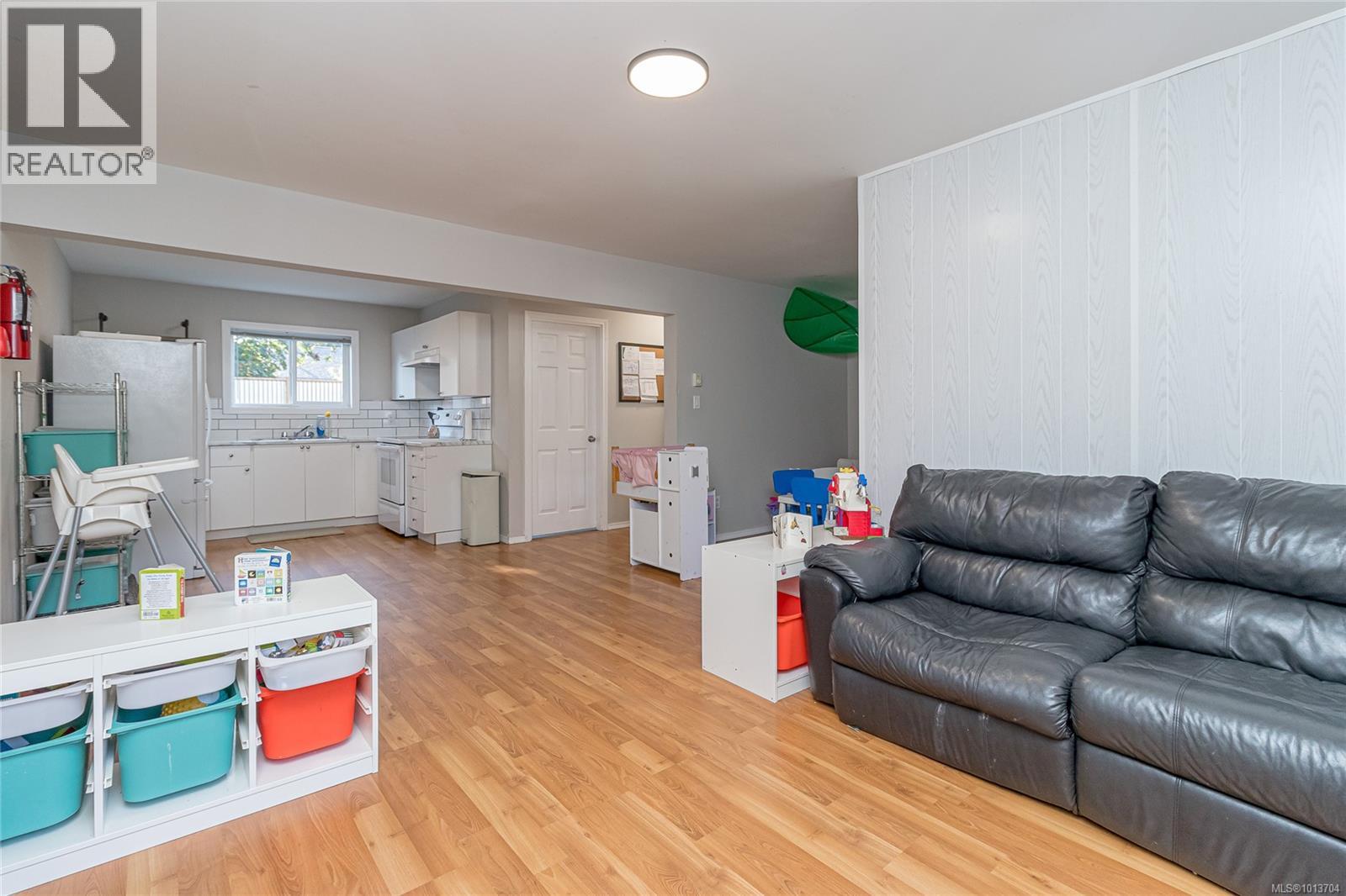 200 Johnson Pl, Lake Cowichan