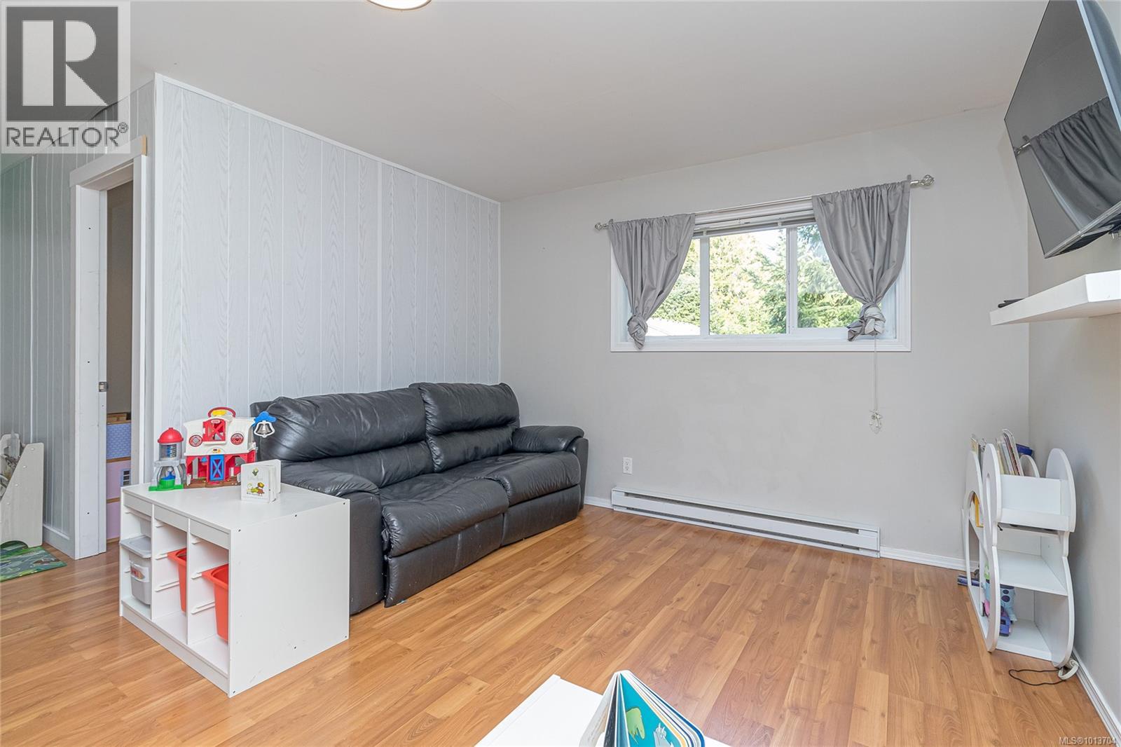 200 Johnson Pl, Lake Cowichan
