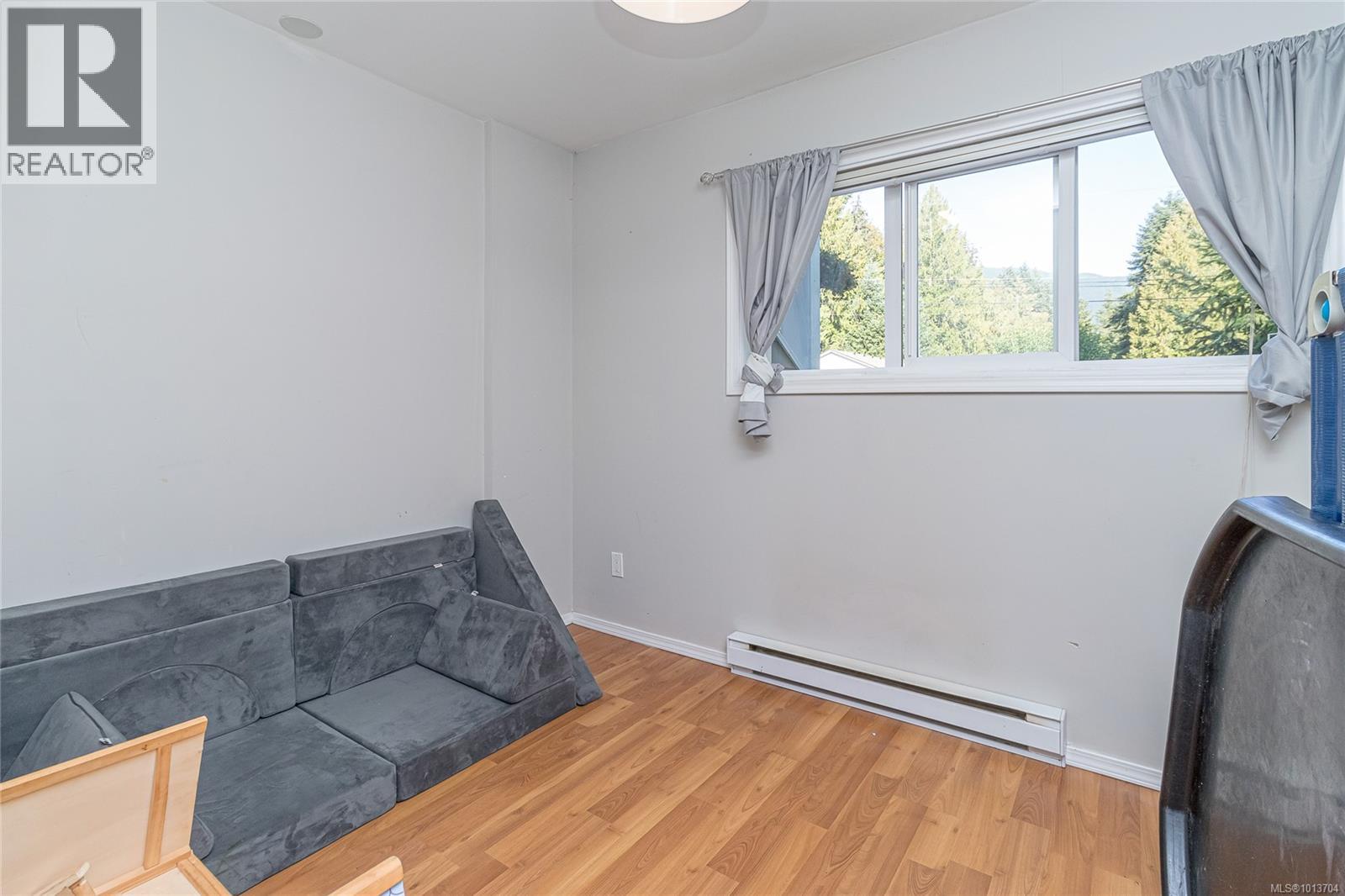200 Johnson Pl, Lake Cowichan