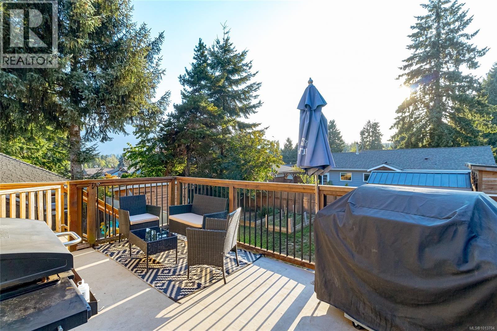 200 Johnson Pl, Lake Cowichan