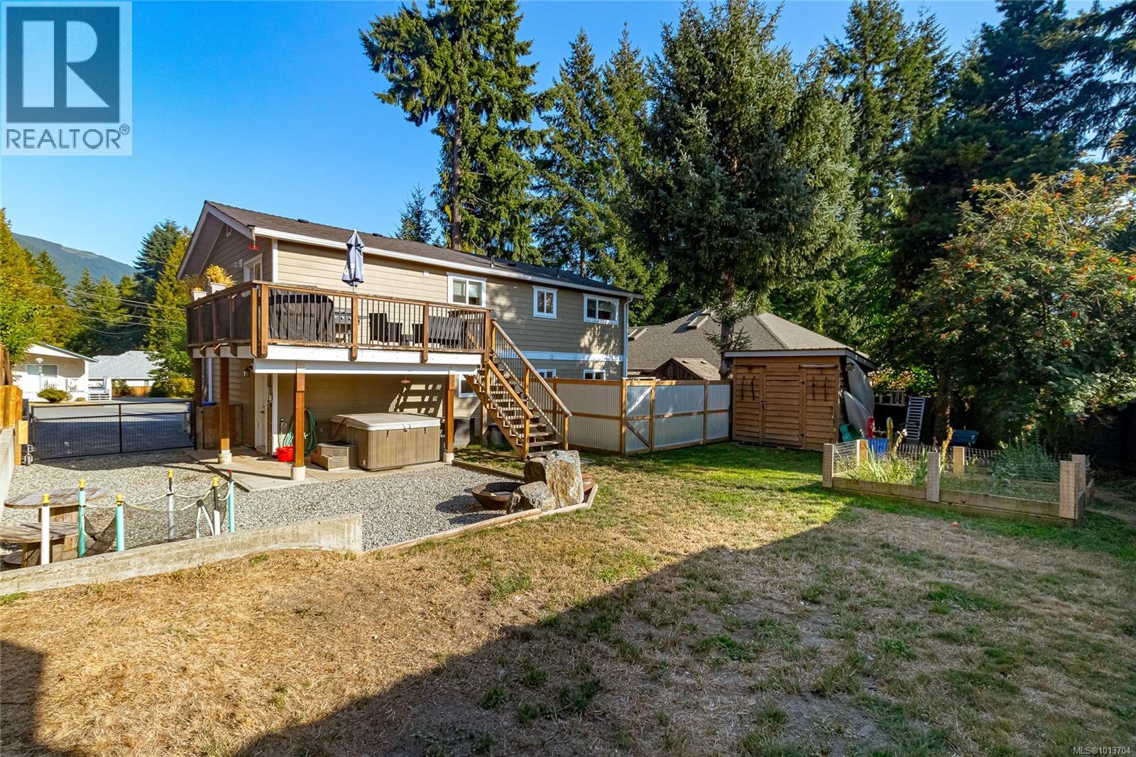 200 Johnson Pl, Lake Cowichan