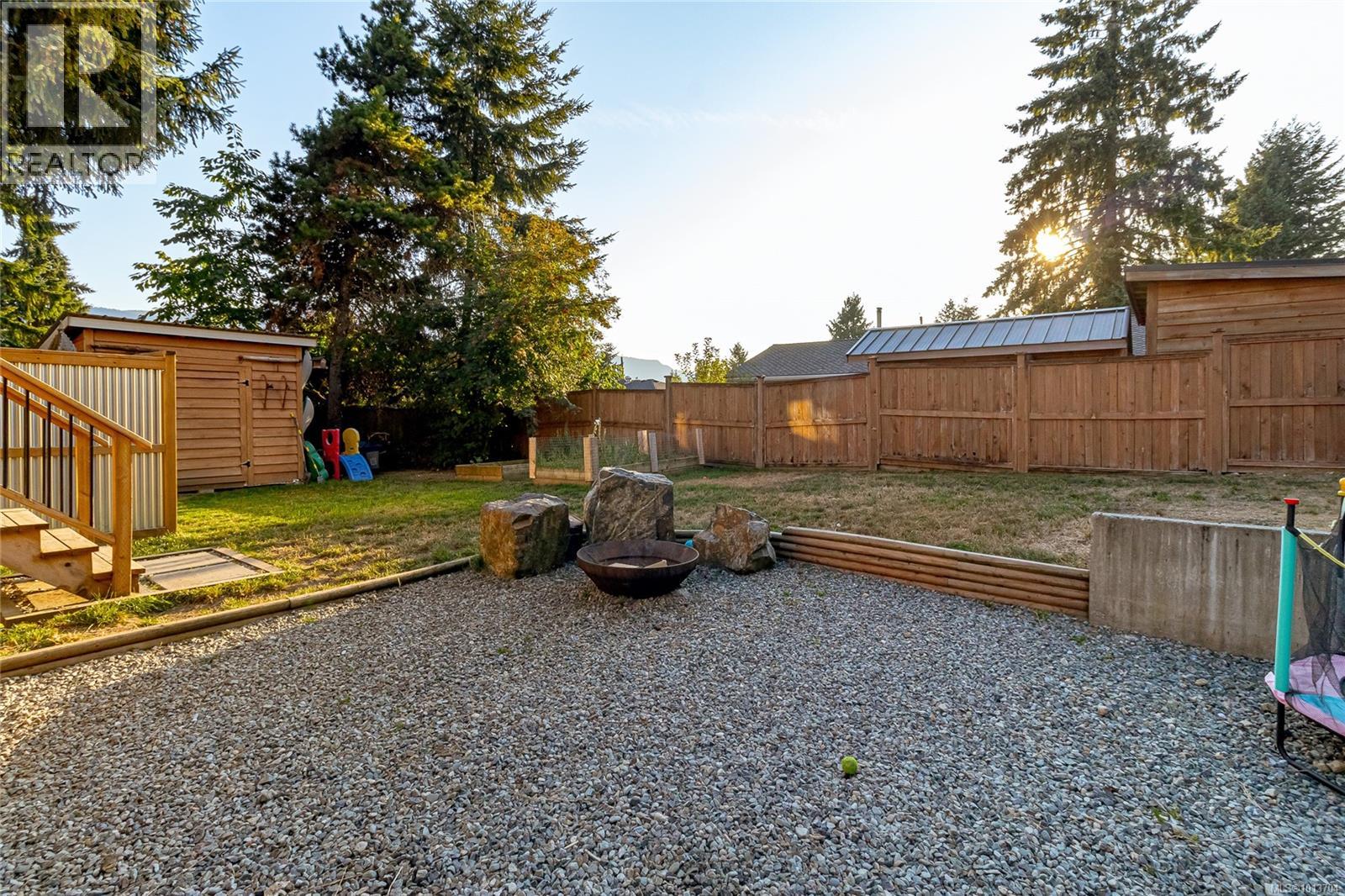 200 Johnson Pl, Lake Cowichan