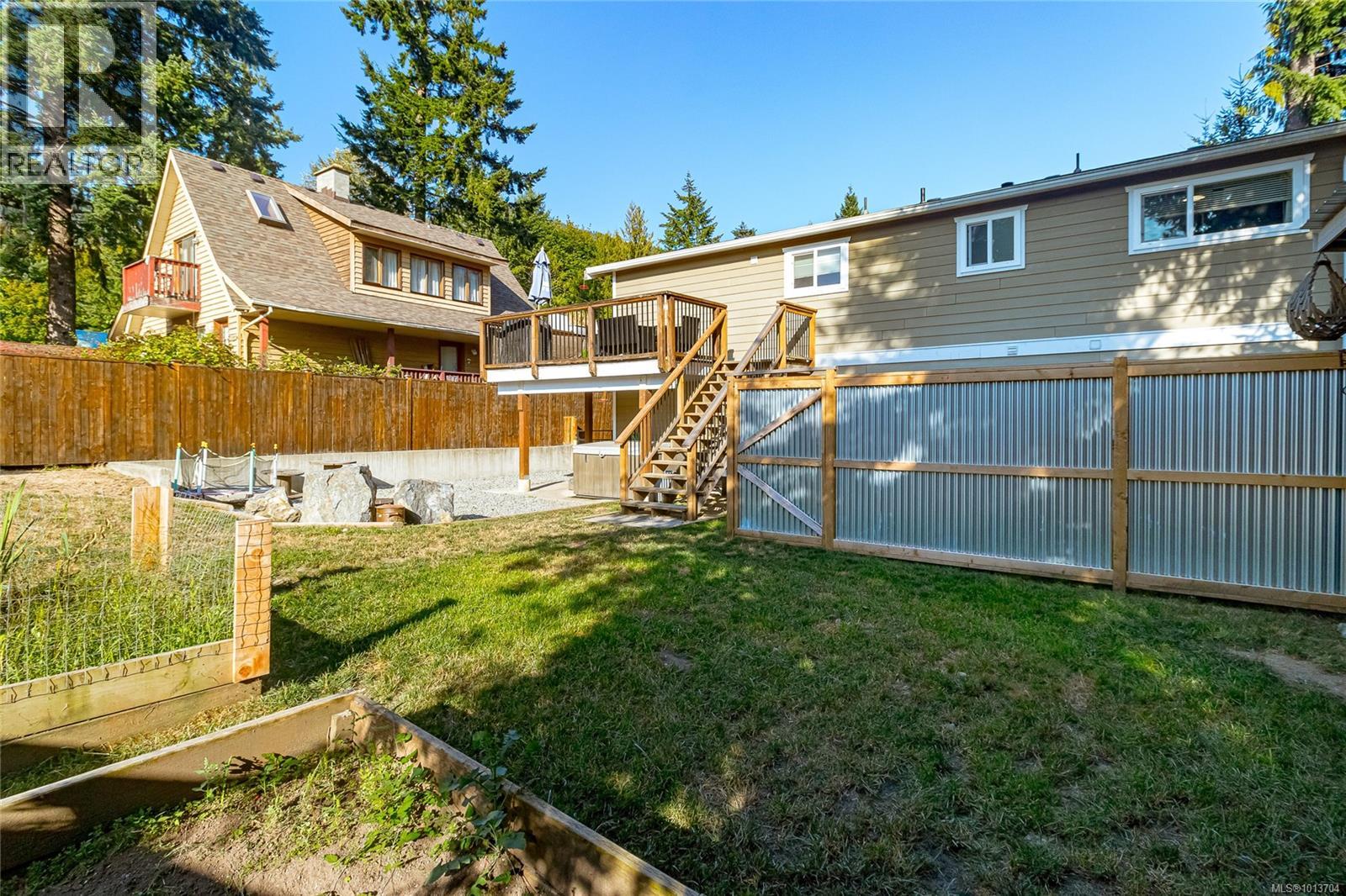200 Johnson Pl, Lake Cowichan