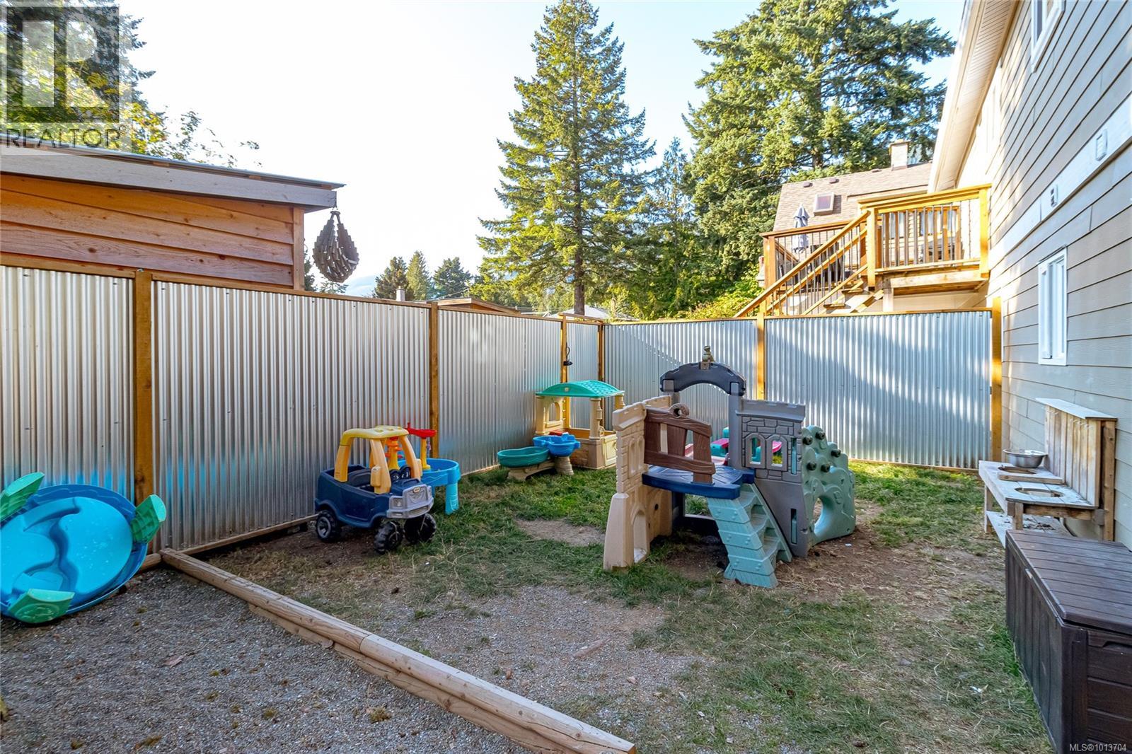 200 Johnson Pl, Lake Cowichan