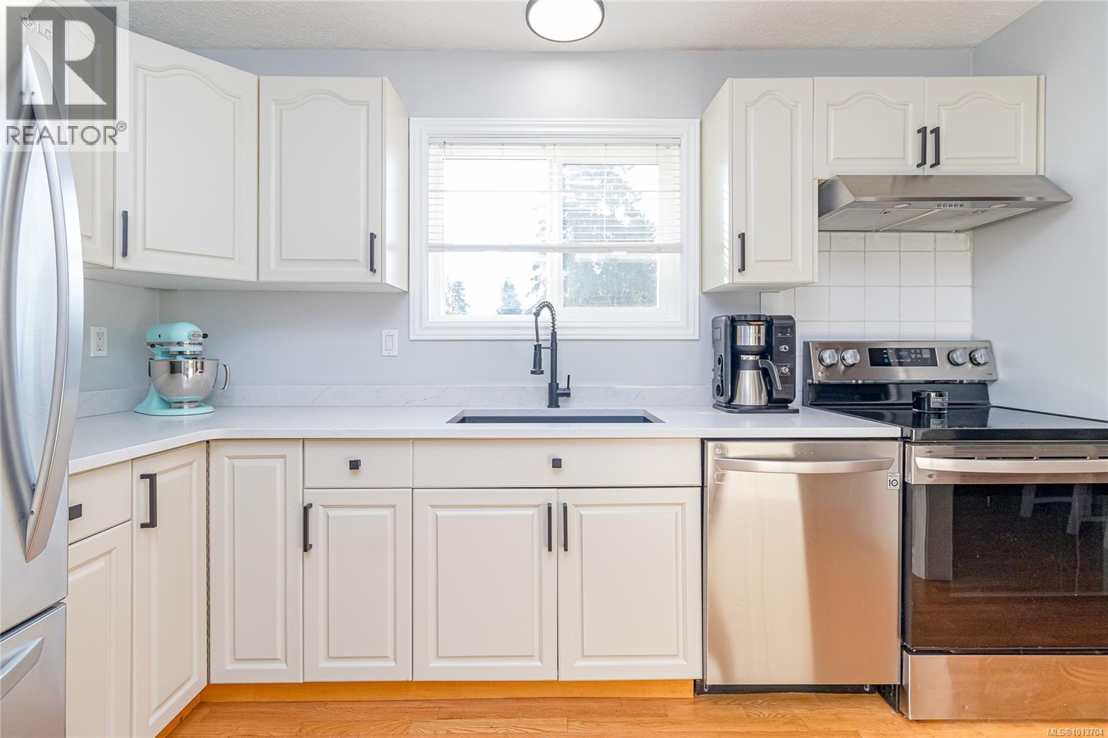 200 Johnson Pl, Lake Cowichan