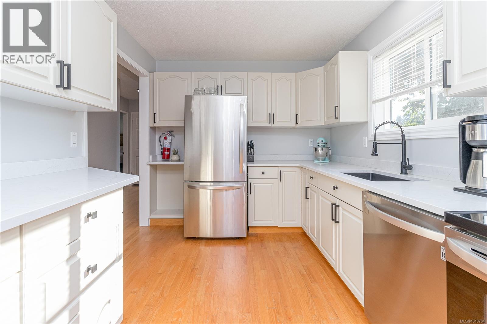 200 Johnson Pl, Lake Cowichan