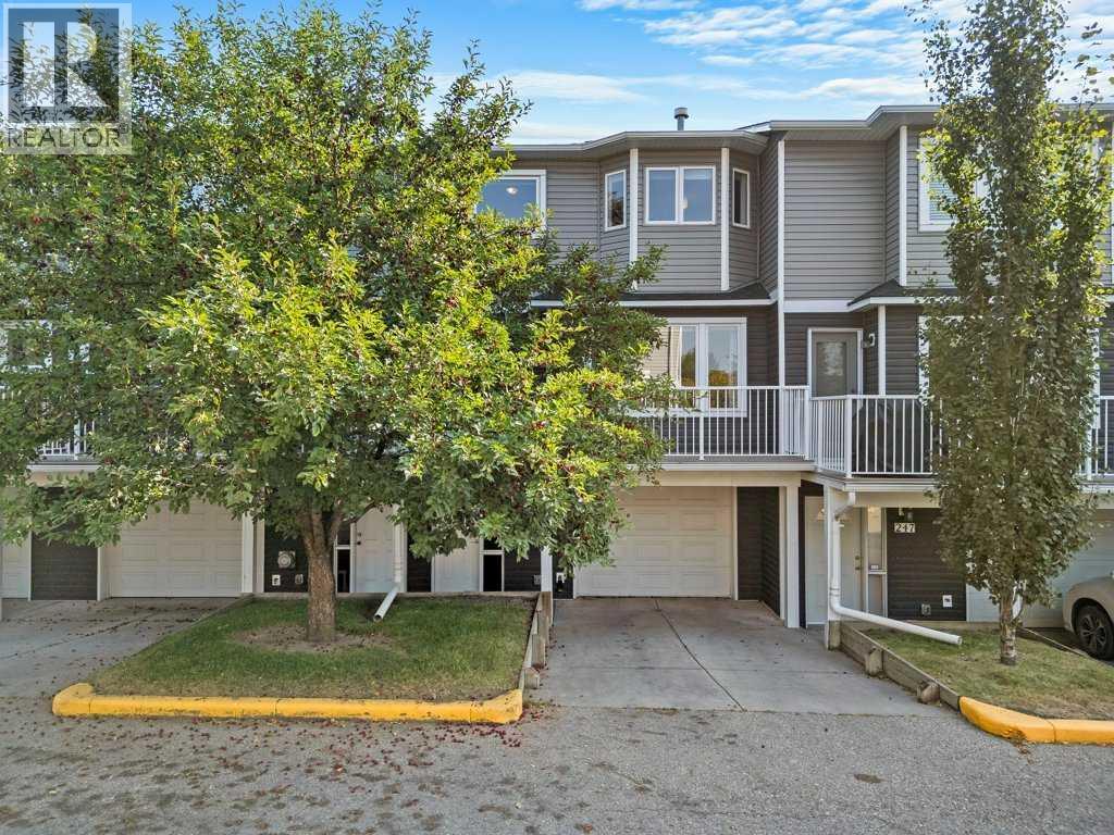 Single Family House for Sale in  Regal Park NE Renfrew Calgary 
