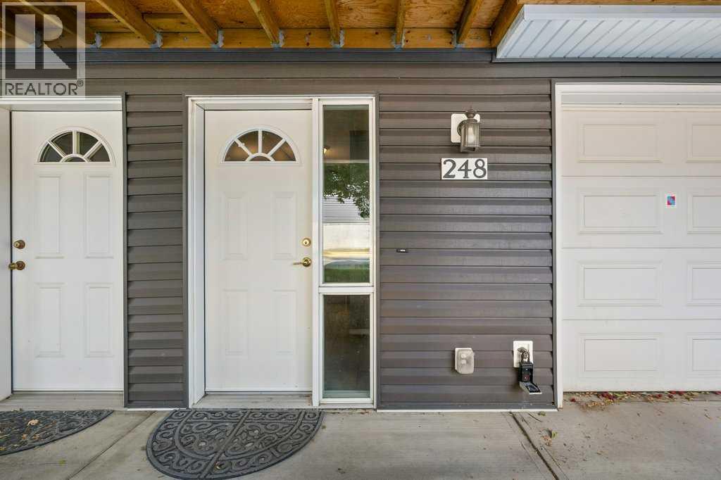 Single Family House for Sale in  Regal Park NE Renfrew Calgary 
