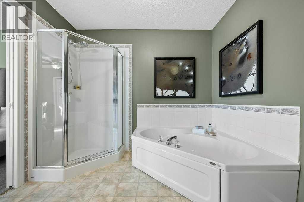 Single Family House for Sale in  Regal Park NE Renfrew Calgary 