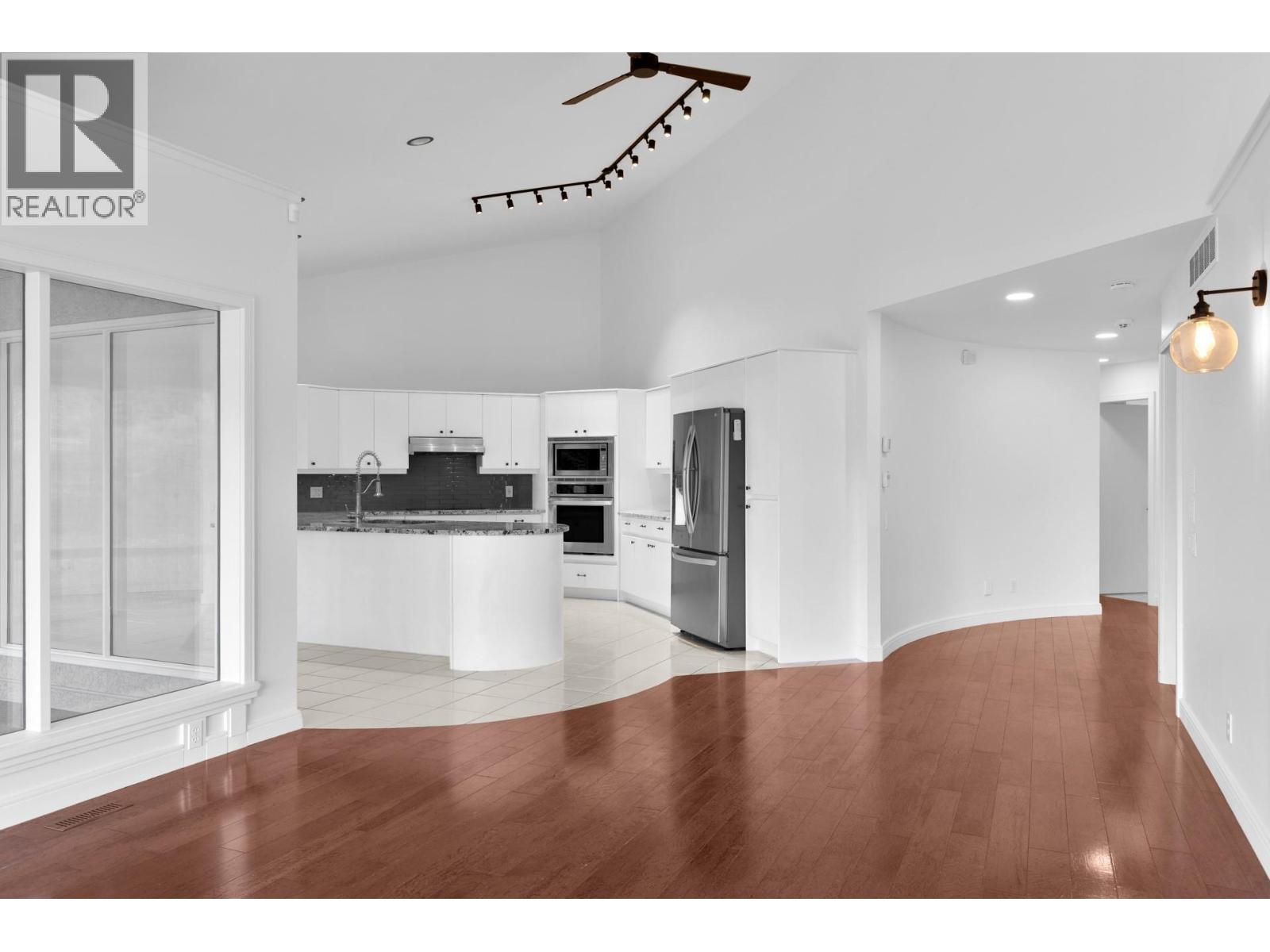 3784 Inglis Place, Peachland