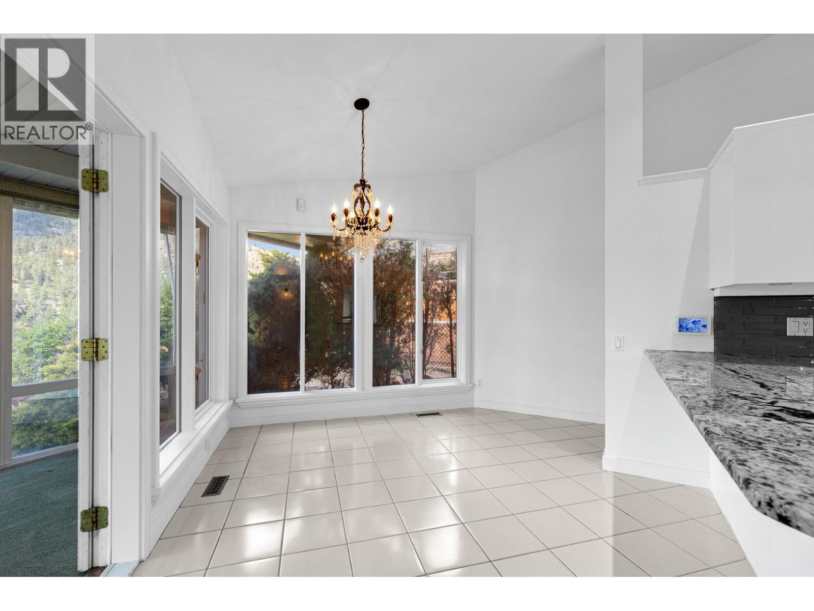 3784 Inglis Place, Peachland