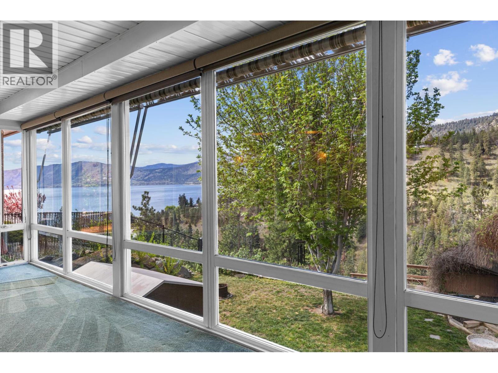 3784 Inglis Place, Peachland