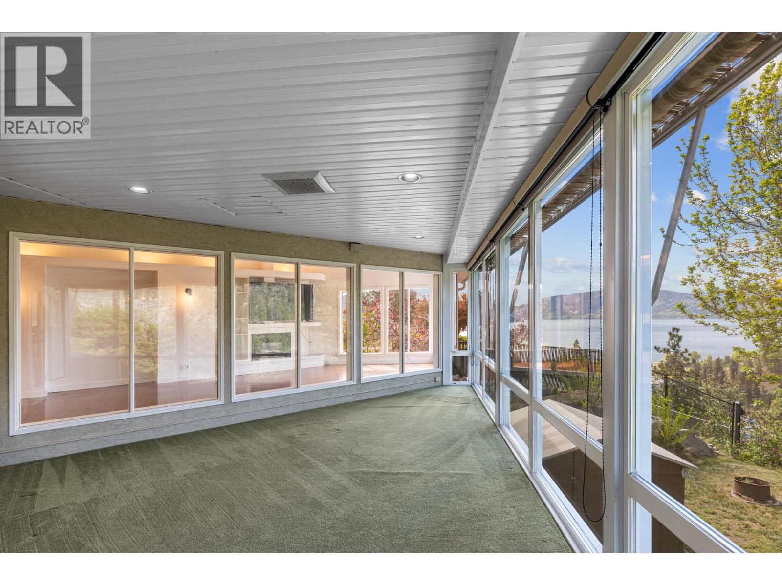 3784 Inglis Place, Peachland