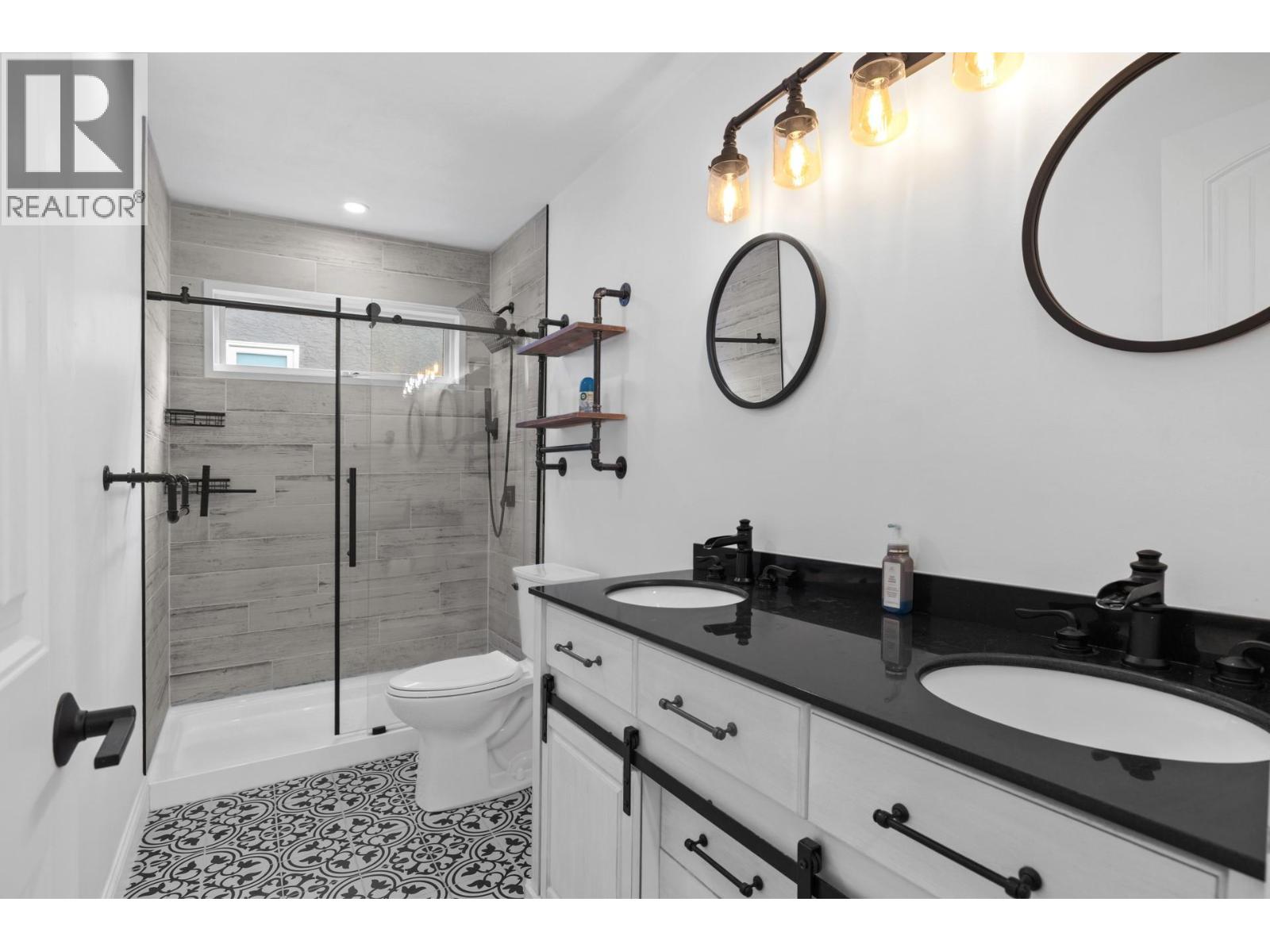 3784 Inglis Place, Peachland